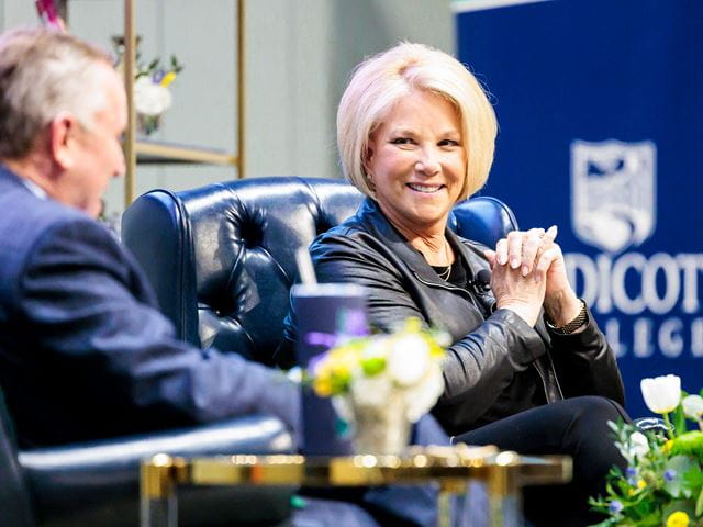 Joan Lunden may be used to asking the questions, but she flipped the script at ֱ on March 4, sharing colorful stories from her years as host of Good Morning America as part of the second annual Presidential Speaker Series, made possible through a generous commitment from Arlene Battistelli ’60. 